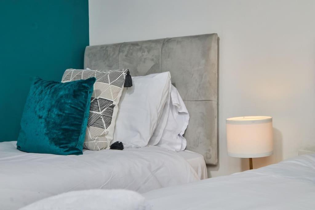 Large House Close To Leeds - Ideal For Groups 외부 사진