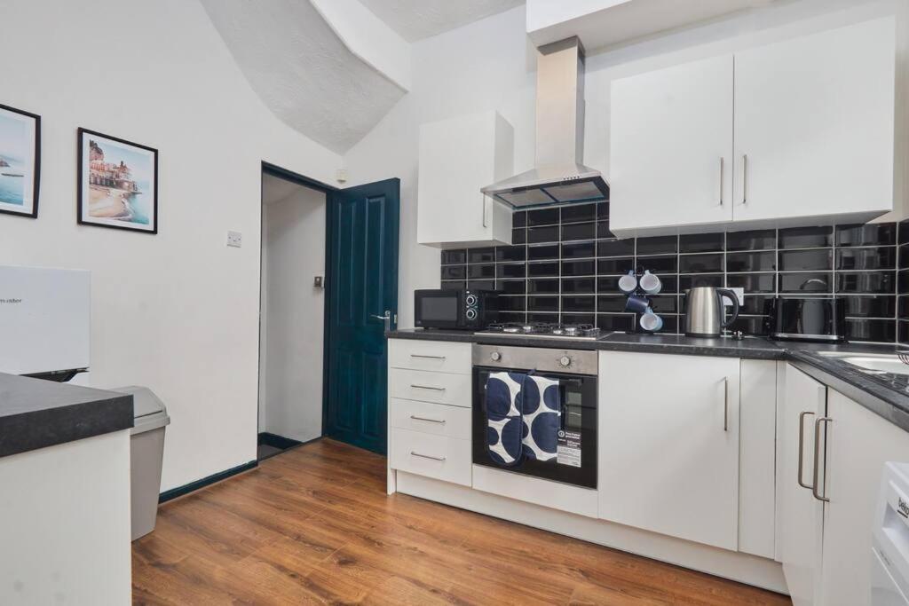 Large House Close To Leeds - Ideal For Groups 외부 사진