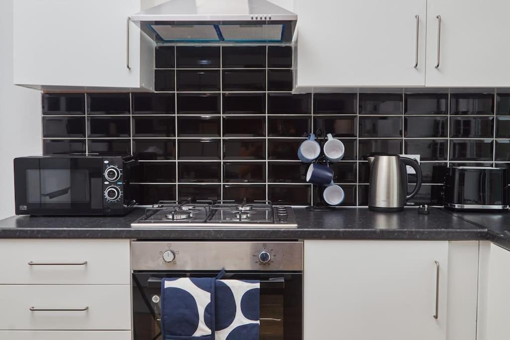Large House Close To Leeds - Ideal For Groups 외부 사진