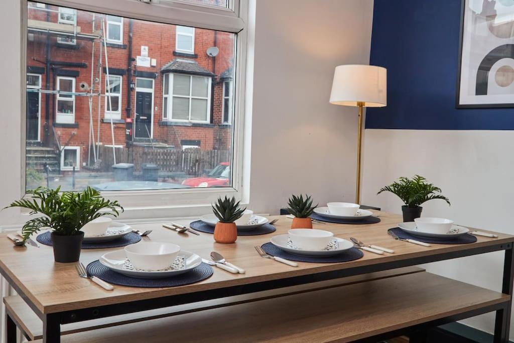 Large House Close To Leeds - Ideal For Groups 외부 사진