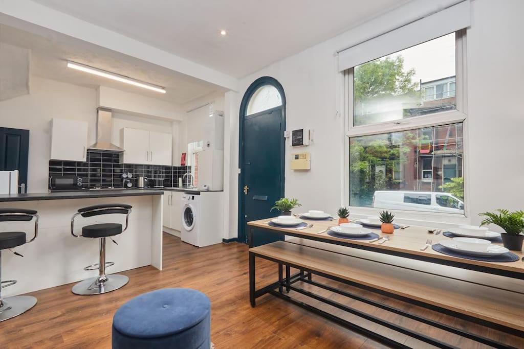 Large House Close To Leeds - Ideal For Groups 외부 사진